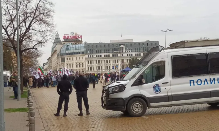 МЕЧ на протест. Ще блокират ли работата на парламента симпатизантите на Радостин Василев? - Tribune.bg