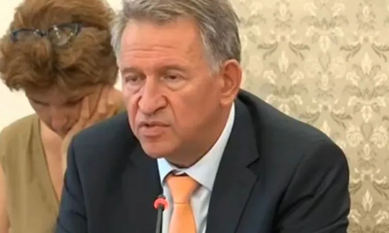 Кацаров с нови мерки за футболните мачове - Tribune.bg