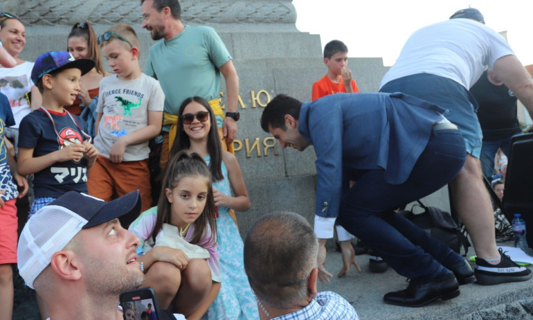 Петков с опит да се оправдае в Брюксел с НС, депутатите ни не могат да гледат френското предложение - Tribune.bg