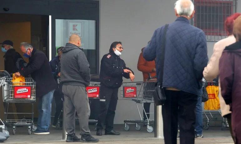 Премахват следобедните зелени коридори за възрастните в магазините - Tribune.bg