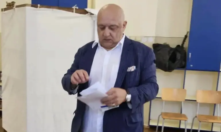 Кралев: Гласувах можещите, знаещите и работещите да заемат местата на шарлатаните и неможачите - Tribune.bg