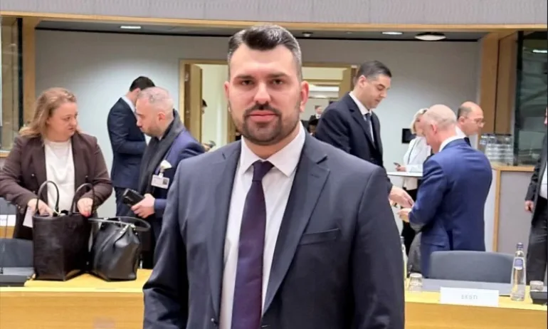 Георг Георгиев: Украйна има законното право сама да определя своето бъдеще - Tribune.bg