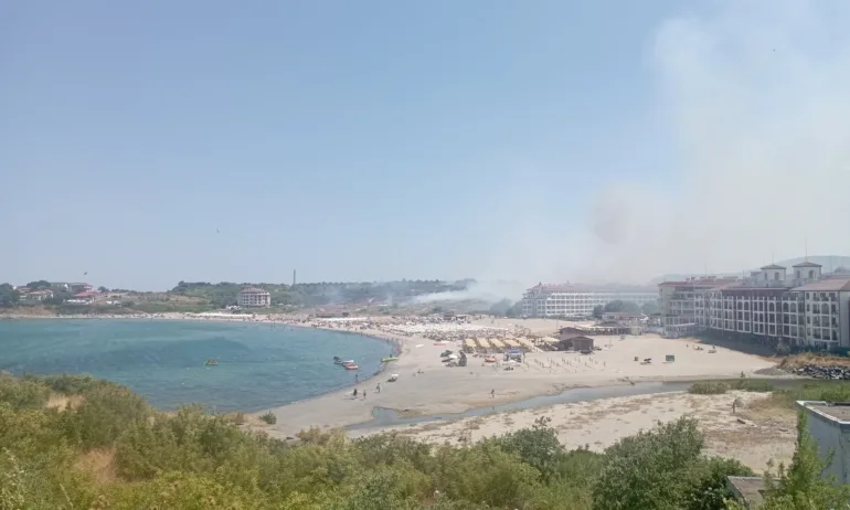Пожарът на плаж Нестинарка е овладян. Няма опасност за хората и хотелите - Tribune.bg