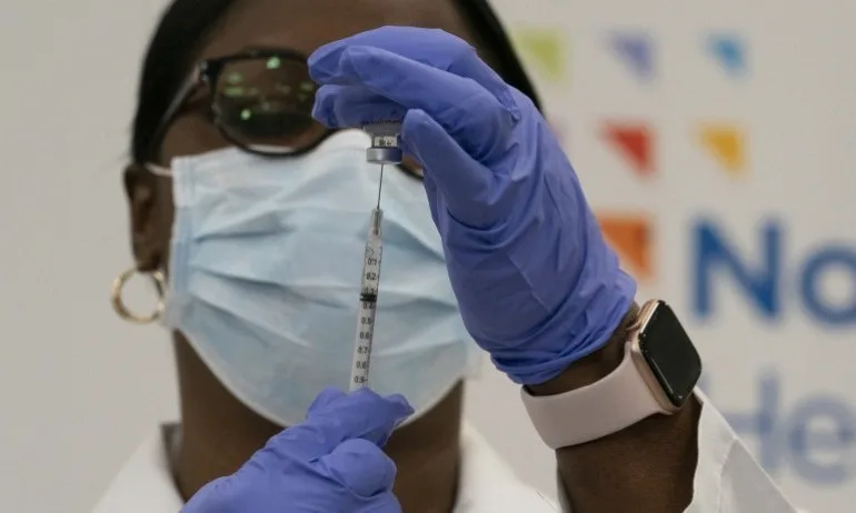 МЗ показа листовката на ваксината срещу COVID-19 - Tribune.bg