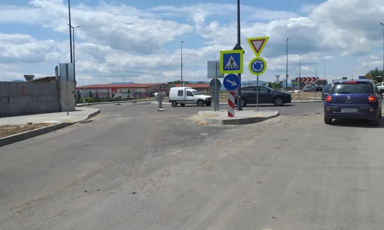 Подбалканският път в района на Карлово е затворен за 24 часа - Tribune.bg