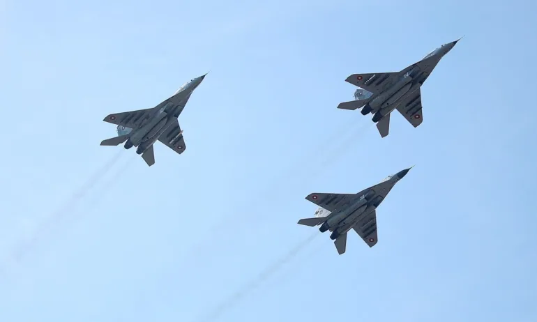 Военни хеликоптери ще прелитат над София в подготовка за 6 май - Tribune.bg