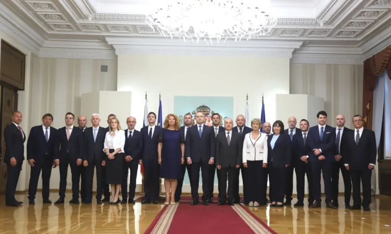 Радев представи служебния кабинет: Поемате страната в труден момент на вихреща се инфлация и нормативен блокаж (СНИМКИ/ВИДЕО) - Tribune.bg