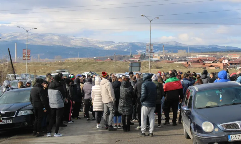 Протест пред КАТ-Кюстендил и на мястото, където загина 18-годишно момиче след ПТП с коне