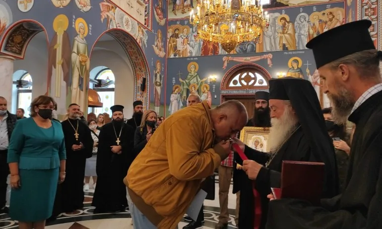 Митрополит Гавриил награди премиера Борисов с ордена на Ловчанската митрополия - Tribune.bg