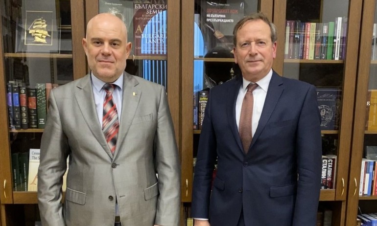 Предизвикателствата пред прокуратурата- акцент в срещата на Гешев с генералния секретар на МАП - Tribune.bg