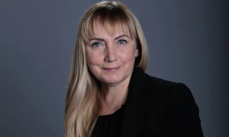 Червени приказки от 1001 нощ: Героинята Елена, която спасила заложниците на сомалийските пирати - Tribune.bg