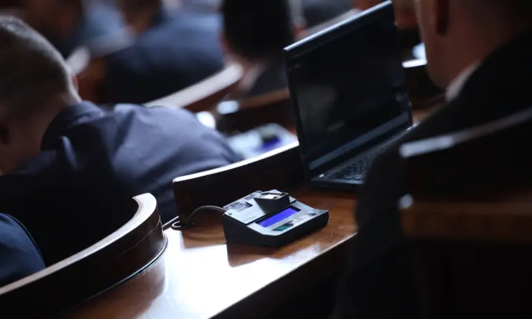 На първо четене депутатите завишиха наказанията за нанасяне на телесна повреда - Tribune.bg