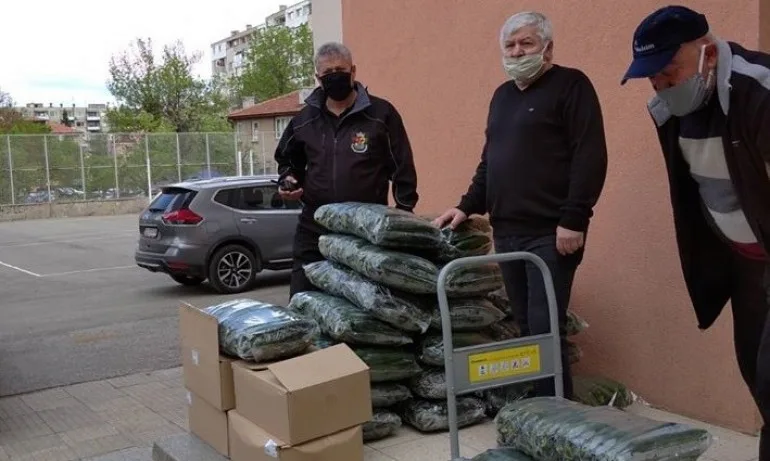 Второкласници от София дариха полагащите им се продукти на бедни хора - Tribune.bg