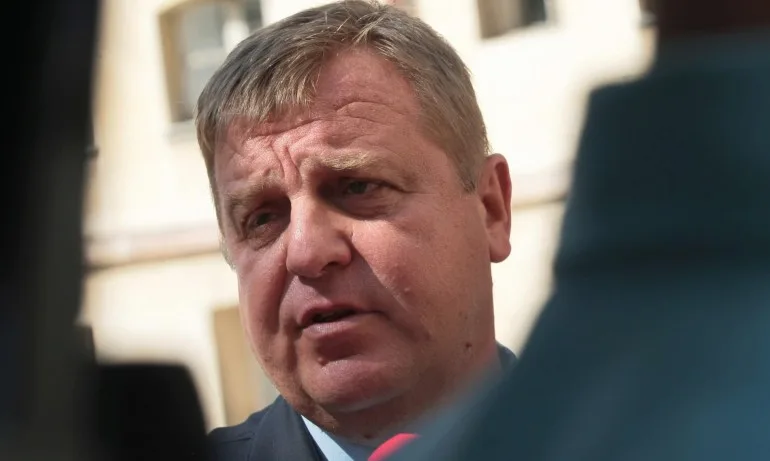 Каракачанов: Поведение като снощното на Сидеров в БНТ е недопустимо! - Tribune.bg