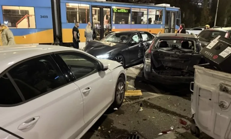 Шофьор помете 6 паркирани автомобила в центъра на София - Tribune.bg