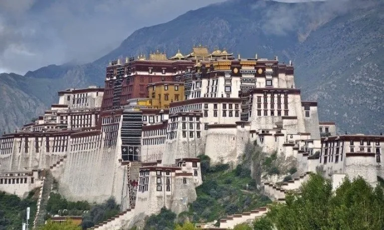 Ли Къцян: Тибет е неразделна част от свещената територия на Китай - Tribune.bg