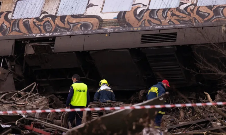 Двама българи са ранени при влаковата катастрофа в Гърция, съобщиха