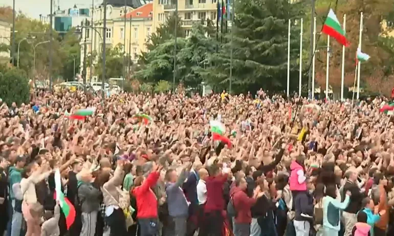 Тържественото посрещане на волейболните национали, придружено с почетна обиколка по софийските улици - (ВИДЕО/СНИМКИ/ОБНОВЕНА) - Tribune.bg