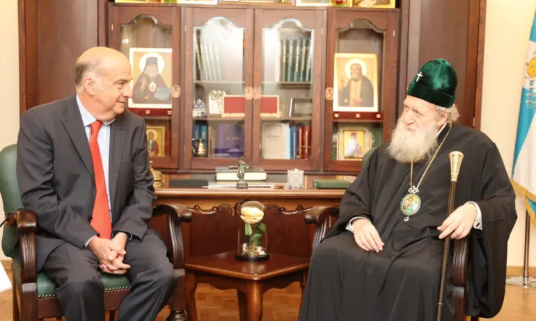 Патриарх Неофит се срещна посланика на САЩ Кенет Мертен - Tribune.bg
