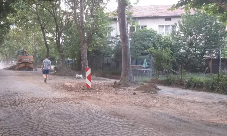 Затварят платната на ул. Севт III в Казанлък от утре - Tribune.bg