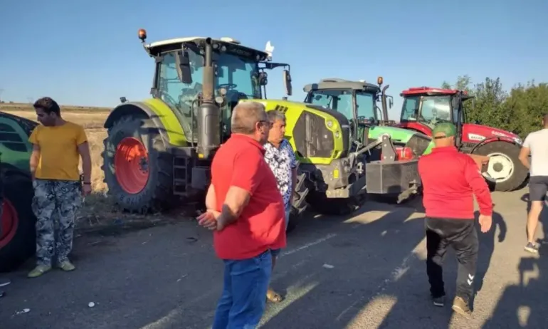 Продължава протестът на зърнопроизводителите - Tribune.bg