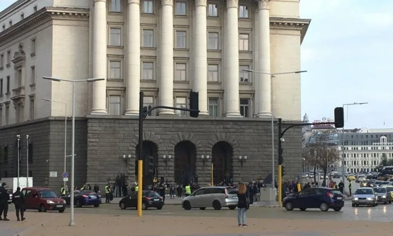 Има ли майка от протестиращите 18 бунгала в Приморско? - Tribune.bg