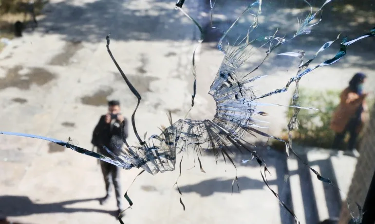 Жертвите се увеличват след вчерашното нападение срещу Кабулския университет; Афганистан е в траур - Tribune.bg