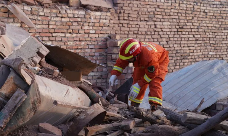 Три жертви и десетки разрушени домове при силно земетресение в Китай - Tribune.bg