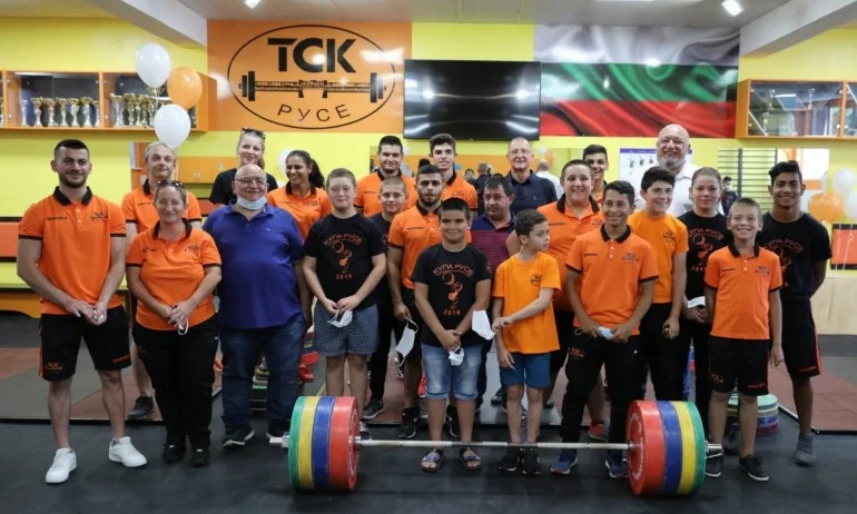 Министър Кралев откри зала за вдигане на тежести в Русе - Tribune.bg