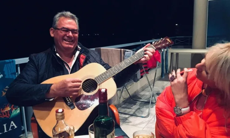 Богомил Бонев рекламира уиски - Tribune.bg