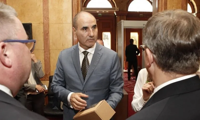 Цветанов за пътните саги на Радеви: Въпрос на манталитет! (ВИДЕО) - Tribune.bg