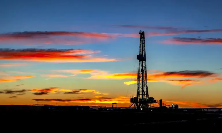 Снимка: Цената на нефта може да изхвърчи до баснословните 130 долара за барел