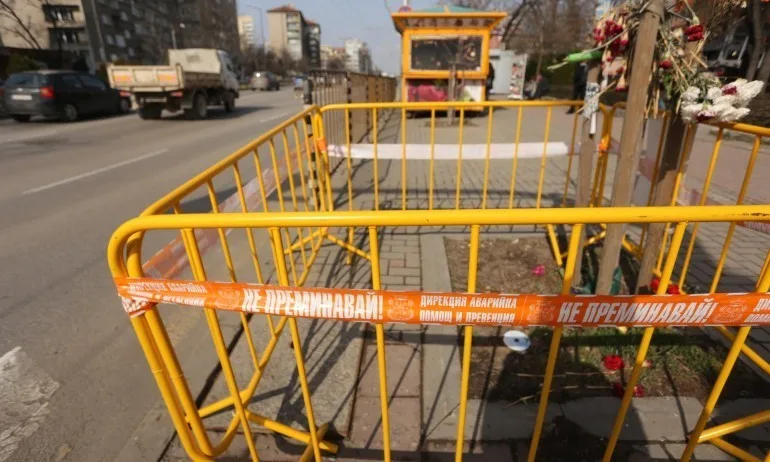 По-малко от месец, след като 16-годишният Людмил бе убит от ток, един от незаконните павилиони работи на пълни обороти - Tribune.bg