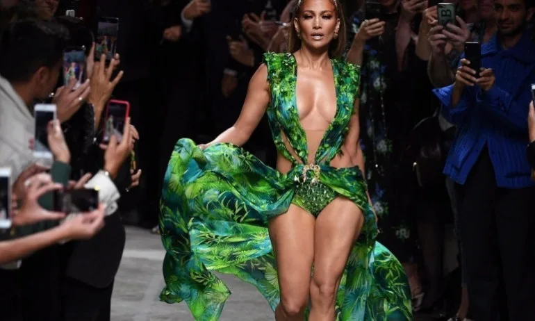 Дженифър Лопес си има двойничка – няма да повярвате колко много си приличат (СНИМКИ) - Tribune.bg