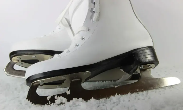 Вход свободен за деца и ученици в ледената пързалка в парк Възраждане в София - Tribune.bg