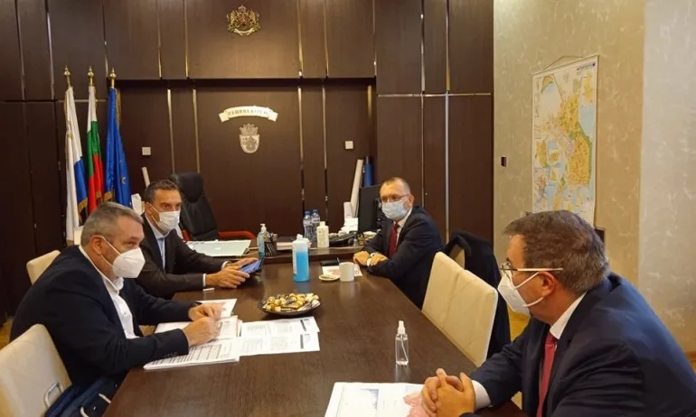 Разкриват допълнителни 50 легла за COVID-19 в УМБАЛ-Бургас - Tribune.bg