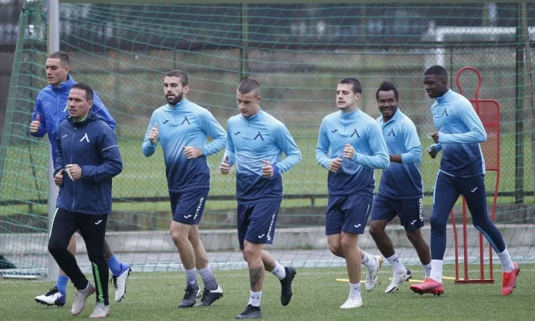 ИЗВЪНРЕДНО: Четирима футболисти на Левски са с коронавирус - Tribune.bg