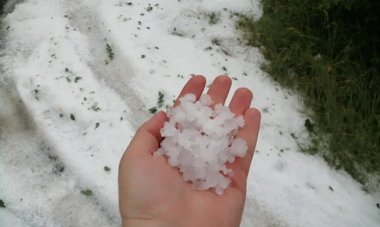 Преди обяд ще е слънчево, следобед - с превалявания, има условия за градушки - Tribune.bg