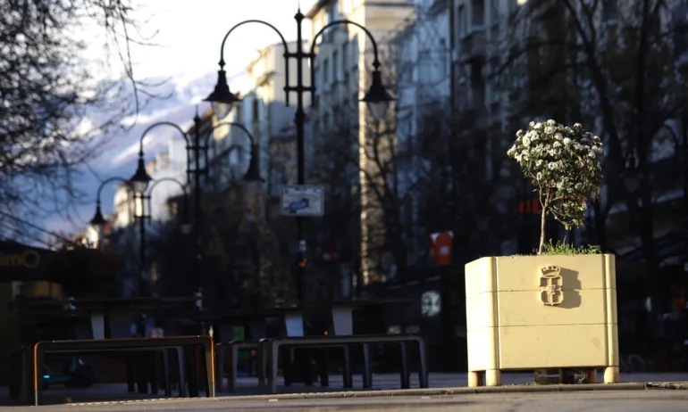 Валежите спират, но застудява - Tribune.bg