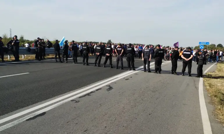 Миньори и енергетици на протест: Киломeтрични задръствания на Тракия и Струма /ОБНОВЯВА СЕ/ - Tribune.bg