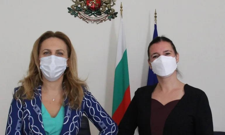 Вицепремиерът Марияна Николова проведе среща с посланика на Унгария Текла Харангозо - Tribune.bg