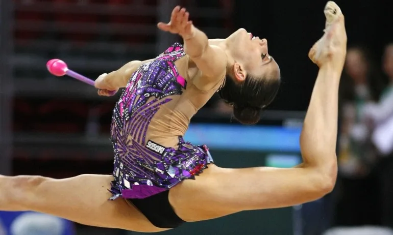 Невяна Владинова дарява бухалките си за благотворителен търг (ВИДЕО) - Tribune.bg