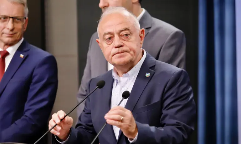 ДСБ дава шефа на Военно разузнаване на прокуратурата за злоупотреба с власт - Tribune.bg