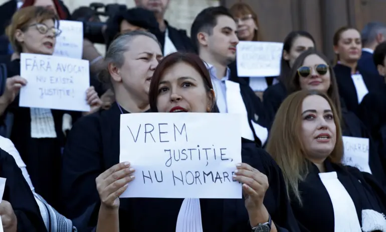 Стачка на адвокатите в Румъния блокира съдебната система за ден.