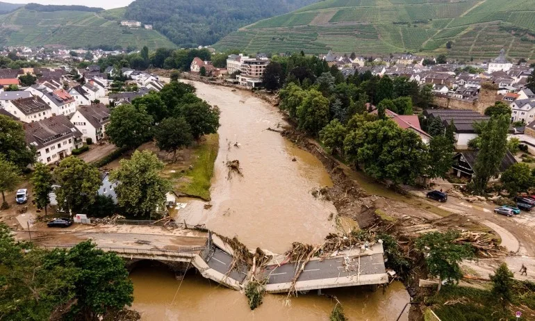 Расте броят на жертвите в Германия - Tribune.bg