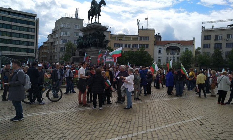 Протестиращи поискаха оставката на правителството - Tribune.bg