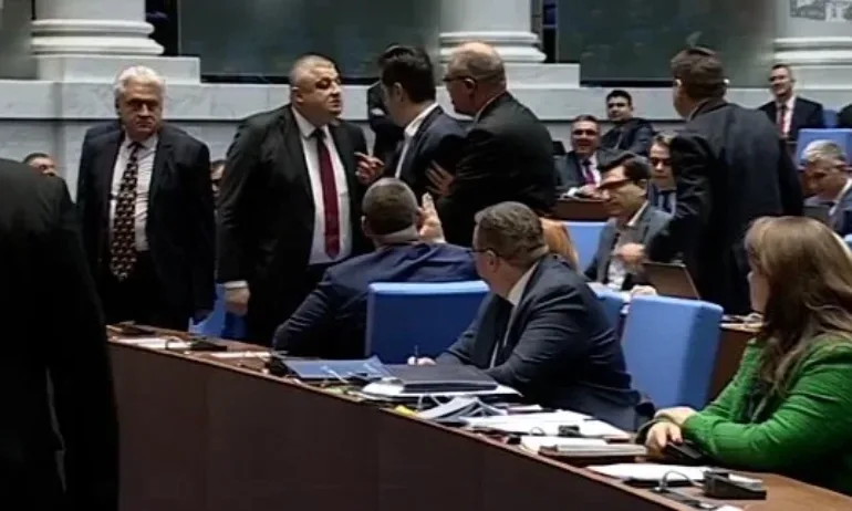 Джаба и Тошко Африкански разгневиха Кирил Петков, скочи да се кара с Пеевски и Байрам (ВИДЕО) - Tribune.bg