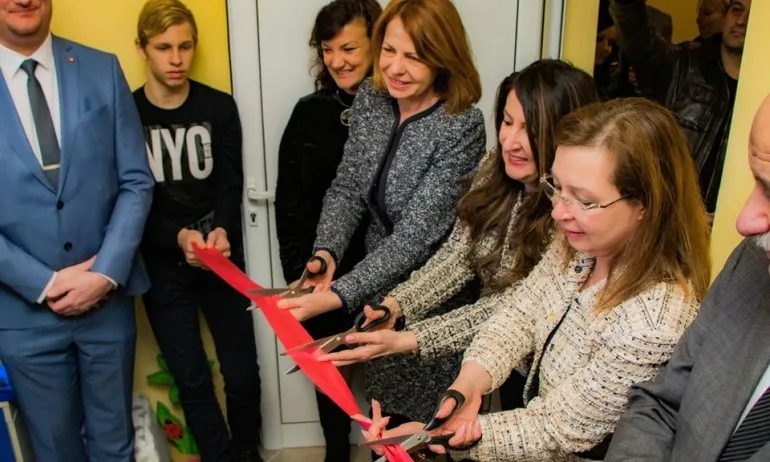 Фандъкова: Открихме нов кризисен център за деца, жертви на насилие и трафик - Tribune.bg