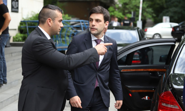 Депутатите решиха: Никола Минчев вече не е председател на Народното събрание - Tribune.bg