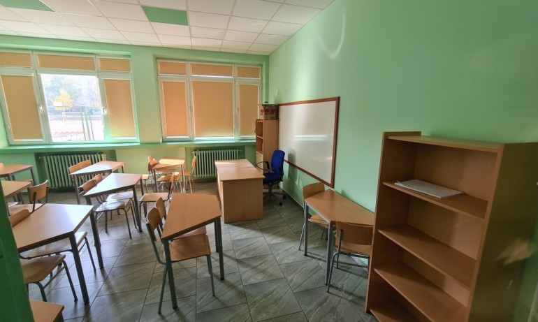 МОН приема заявления от бежанци за записване в училище - Tribune.bg